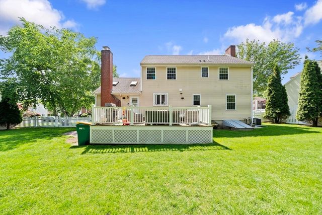 6 Burlwood Ln, Woburn, MA 01801