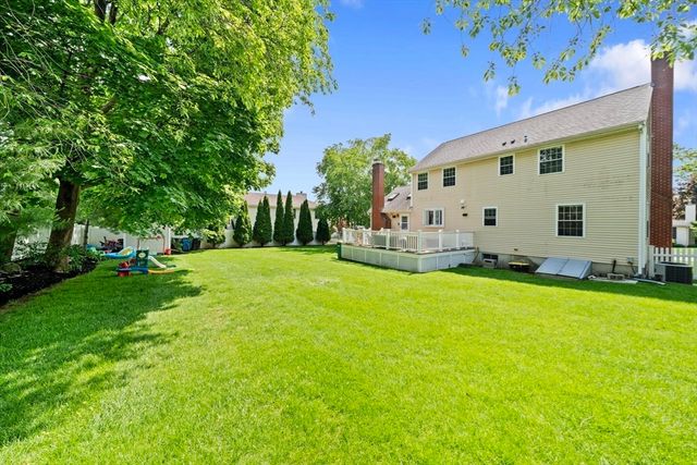 6 Burlwood Ln, Woburn, MA 01801
