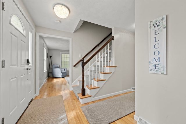 6 Burlwood Ln, Woburn, MA 01801