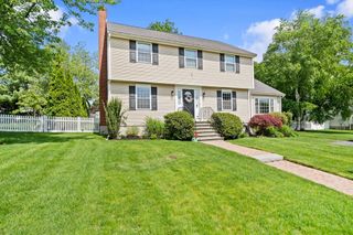 6 Burlwood Ln, Woburn, MA 01801