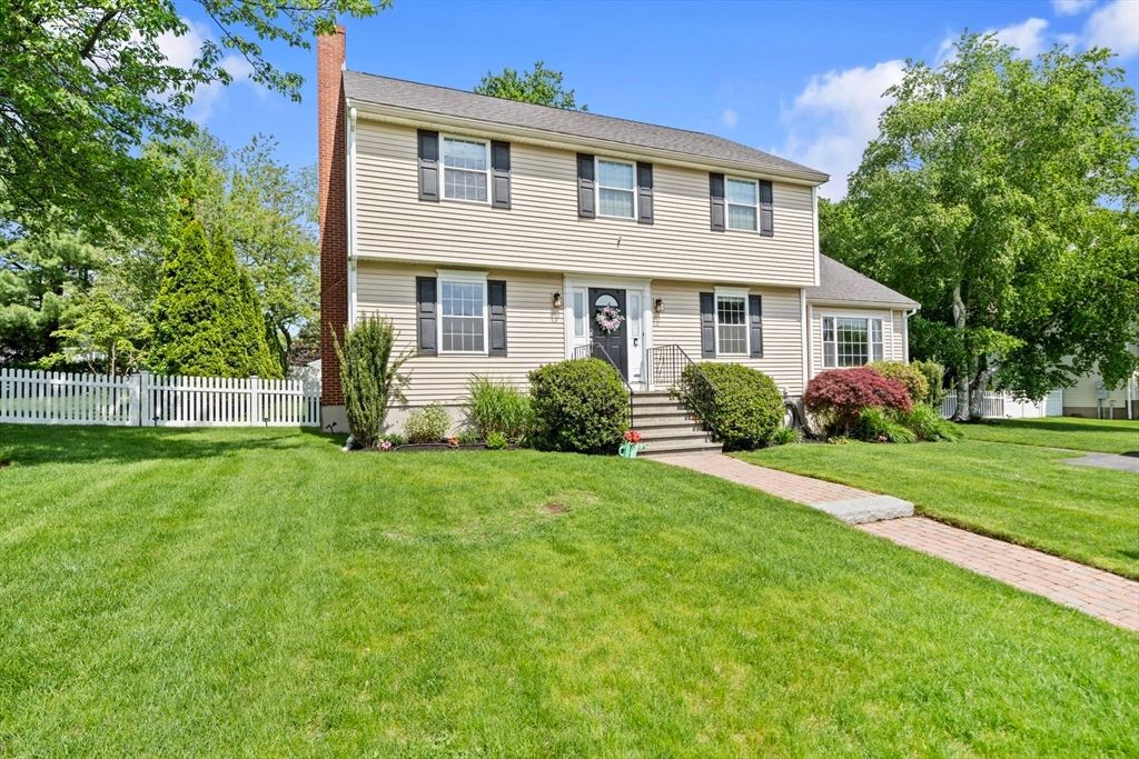 6 Burlwood Ln, Woburn, MA 01801
