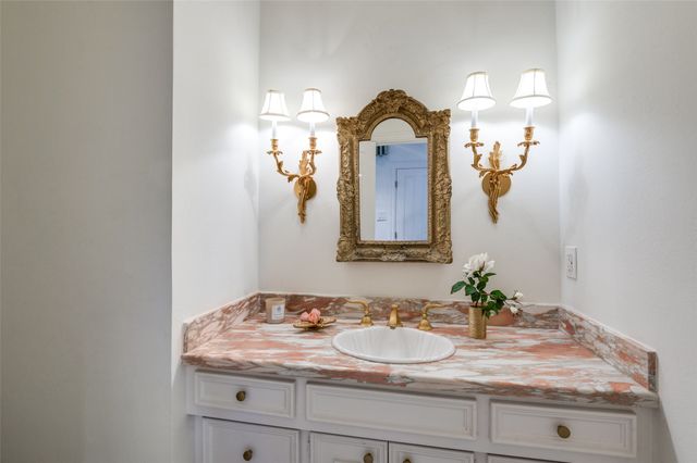 5865 Farquhar Lane, Dallas, TX 75209