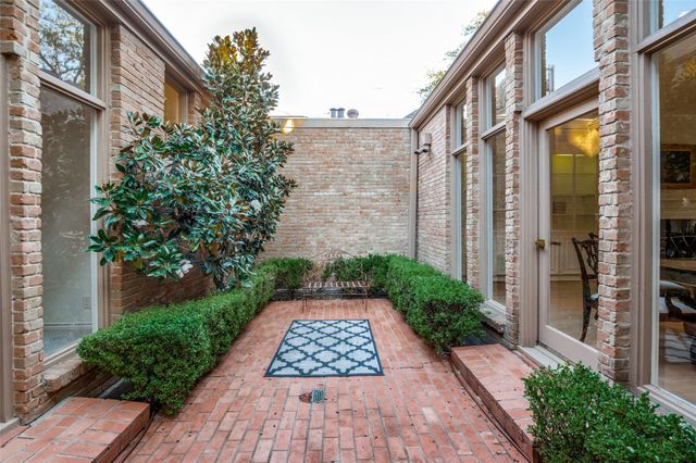 5865 Farquhar Lane, Dallas, TX 75209