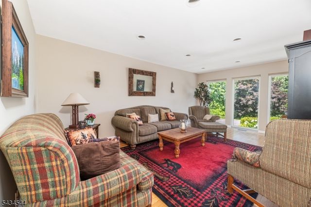 4 Campbell Dr, Hardyston Twp., NJ 07419