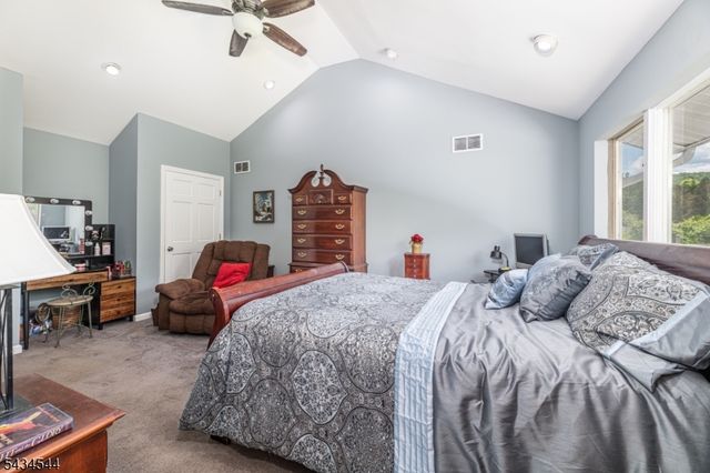 4 Campbell Dr, Hardyston Twp., NJ 07419