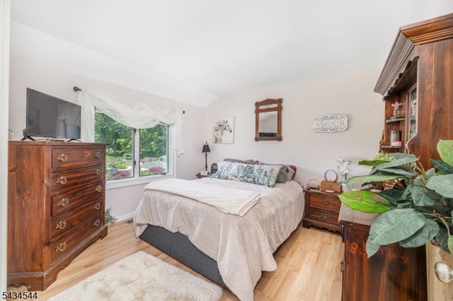4 Campbell Dr, Hardyston Twp., NJ 07419