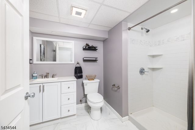 4 Campbell Dr, Hardyston Twp., NJ 07419