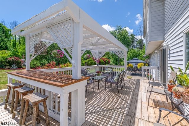 4 Campbell Dr, Hardyston Twp., NJ 07419