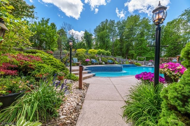 4 Campbell Dr, Hardyston Twp., NJ 07419
