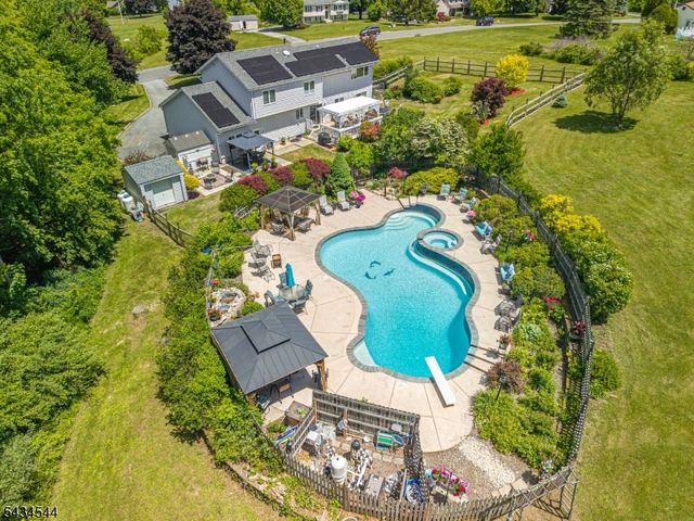 4 Campbell Dr, Hardyston Twp., NJ 07419