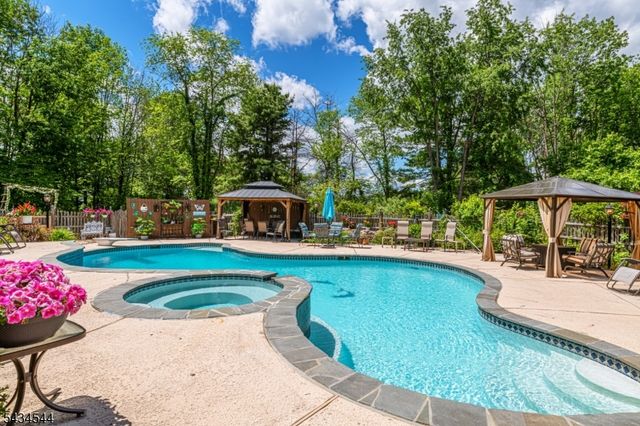 4 Campbell Dr, Hardyston Twp., NJ 07419