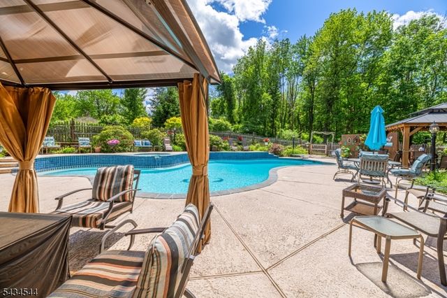 4 Campbell Dr, Hardyston Twp., NJ 07419