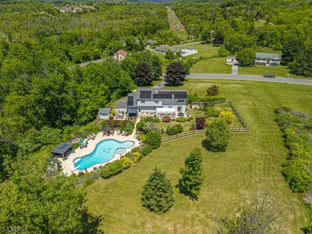 4 Campbell Dr, Hardyston Twp., NJ 07419