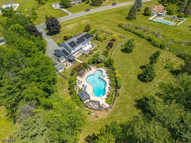 4 Campbell Dr, Hardyston Twp., NJ 07419