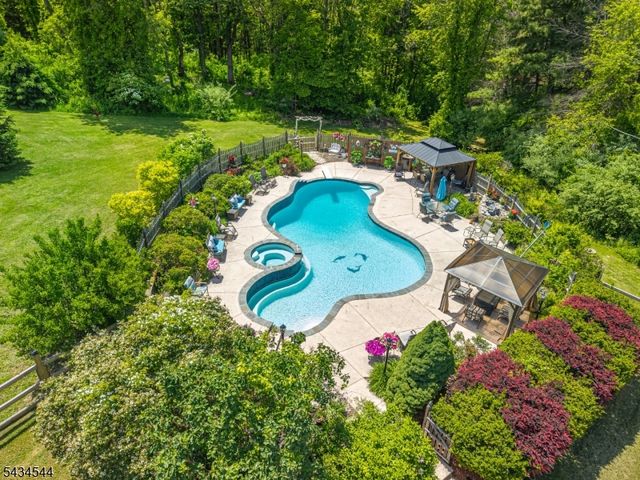 4 Campbell Dr, Hardyston Twp., NJ 07419