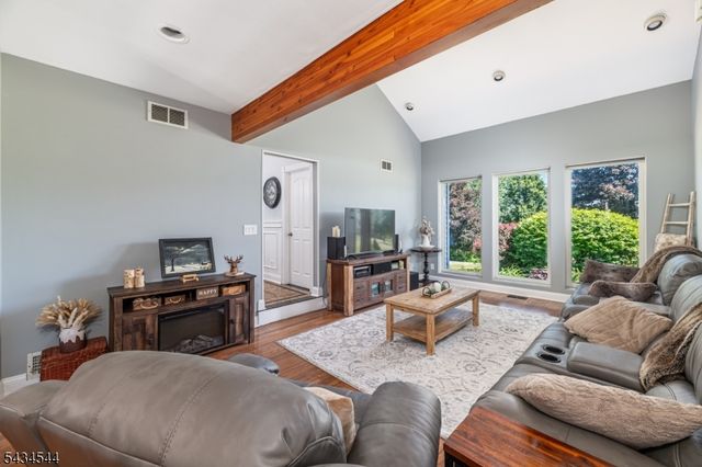 4 Campbell Dr, Hardyston Twp., NJ 07419