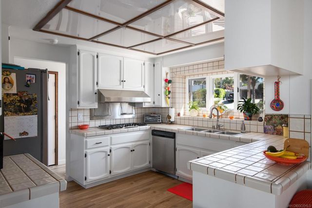 714 Passiflora Ave, Encinitas, CA 92024