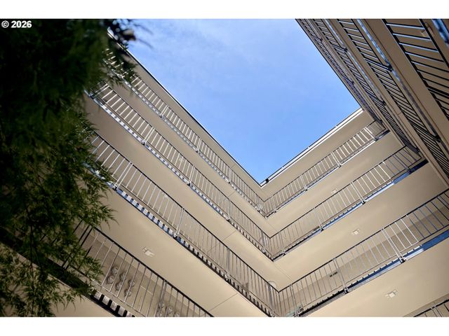 2020 Sw MAIN St 402, Portland, OR 97205