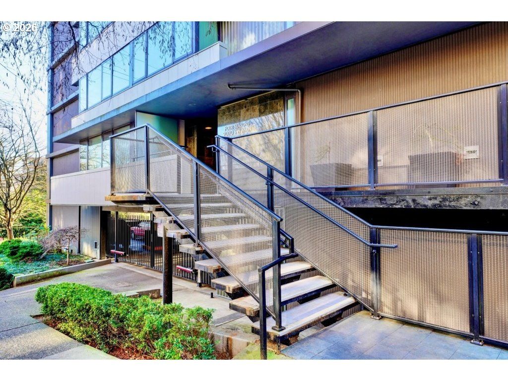 2020 Sw MAIN St 402, Portland, OR 97205
