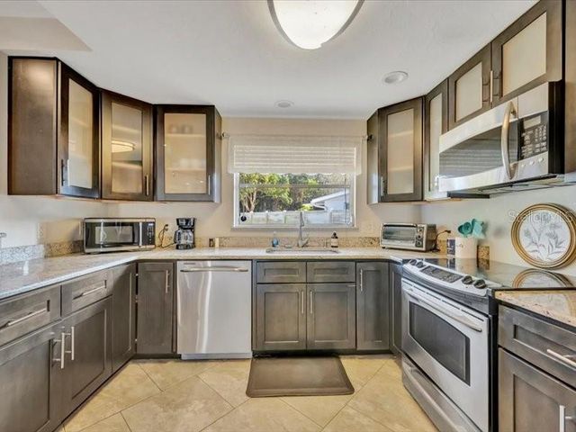 2529 CROTON AVENUE, Sarasota, FL 34239