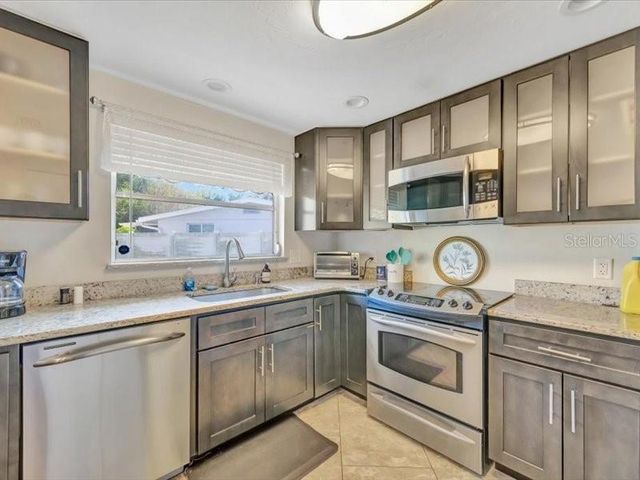 2529 CROTON AVENUE, Sarasota, FL 34239