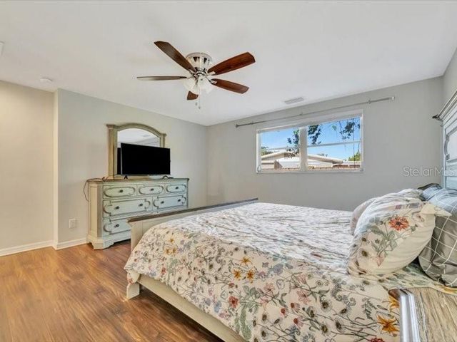 2529 CROTON AVENUE, Sarasota, FL 34239