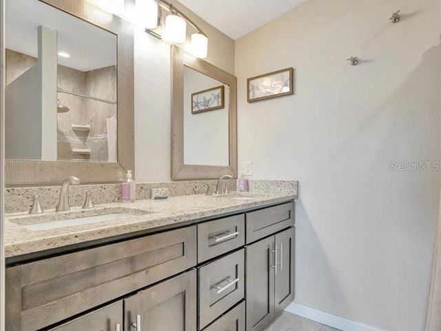 2529 CROTON AVENUE, Sarasota, FL 34239