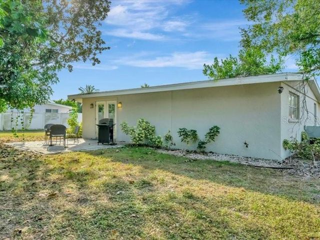 2529 CROTON AVENUE, Sarasota, FL 34239