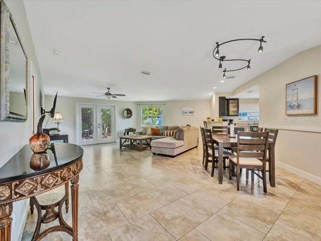 2529 CROTON AVENUE, Sarasota, FL 34239