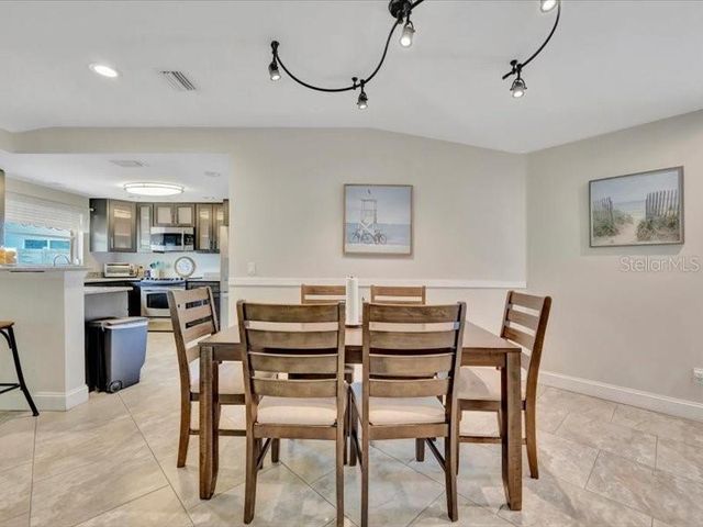 2529 CROTON AVENUE, Sarasota, FL 34239