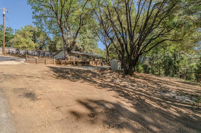 14600 Lupe Rd, Pine Grove, CA 95665
