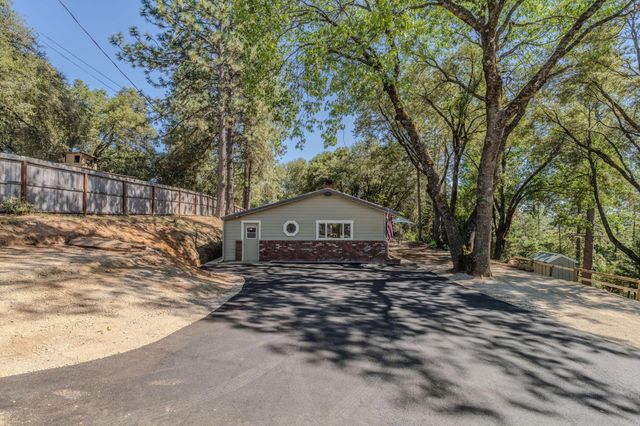 14600 Lupe Rd, Pine Grove, CA 95665