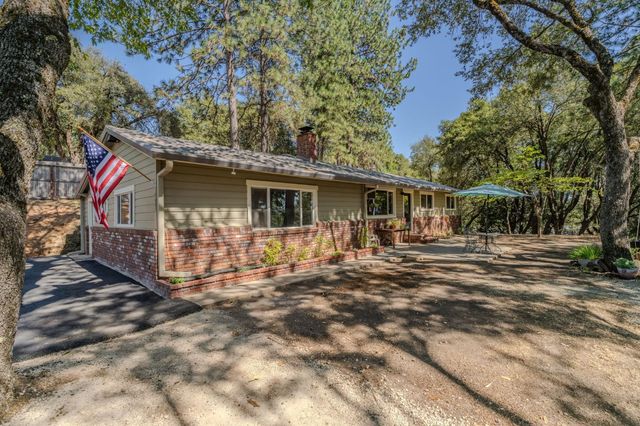 14600 Lupe Rd, Pine Grove, CA 95665
