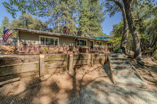 14600 Lupe Rd, Pine Grove, CA 95665