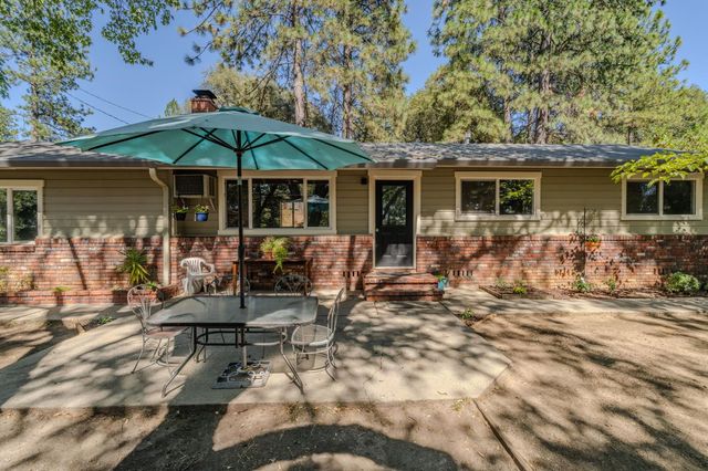 14600 Lupe Rd, Pine Grove, CA 95665