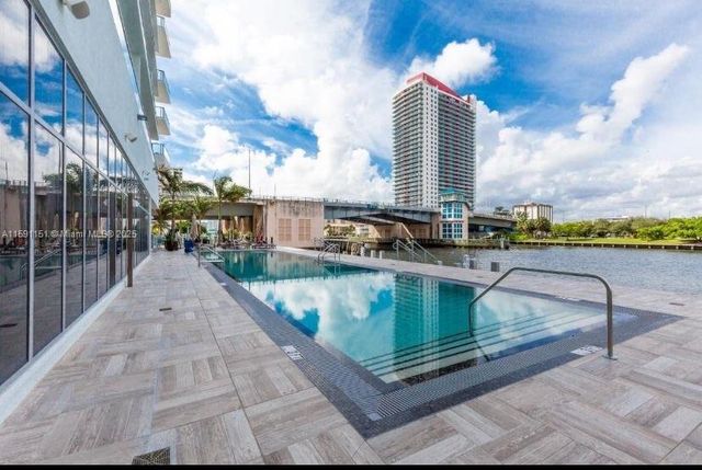 4010 S Ocean Dr R2407, Hollywood, FL 33019