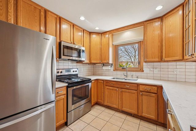 8603 S Melrose DRIVE, Oak Creek, WI 53154