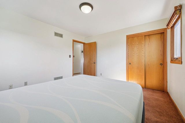 8603 S Melrose DRIVE, Oak Creek, WI 53154