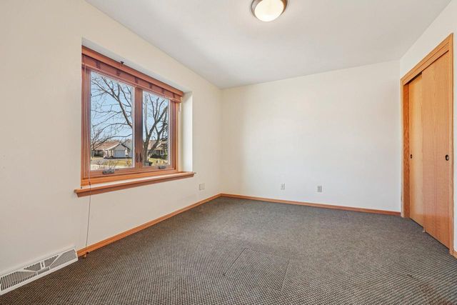 8603 S Melrose DRIVE, Oak Creek, WI 53154