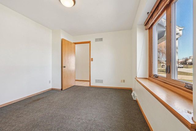 8603 S Melrose DRIVE, Oak Creek, WI 53154