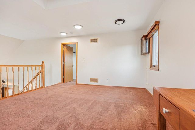 8603 S Melrose DRIVE, Oak Creek, WI 53154