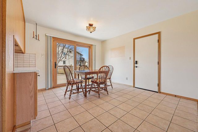 8603 S Melrose DRIVE, Oak Creek, WI 53154