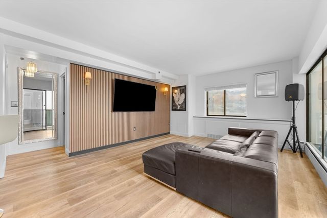 300 Lynn Shore Dr 210, Lynn, MA 01902