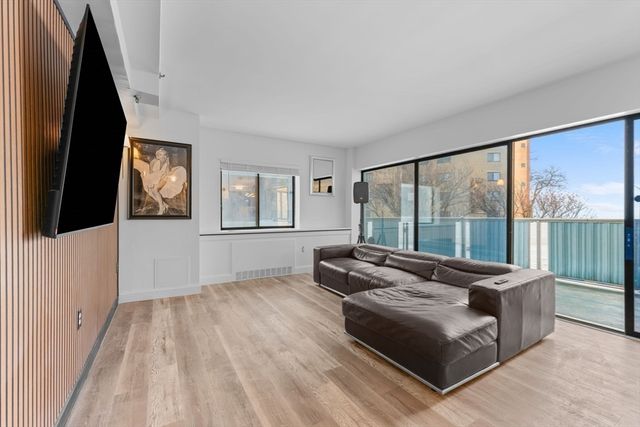 300 Lynn Shore Dr 210, Lynn, MA 01902