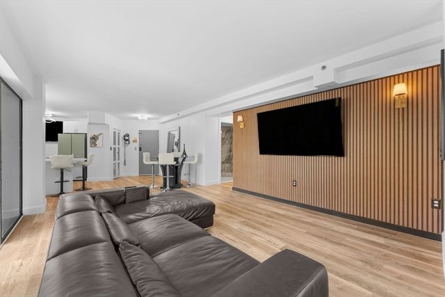 300 Lynn Shore Dr 210, Lynn, MA 01902