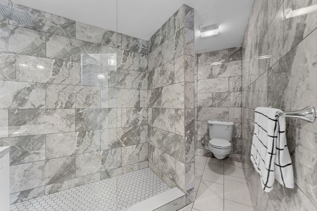 300 Lynn Shore Dr 210, Lynn, MA 01902
