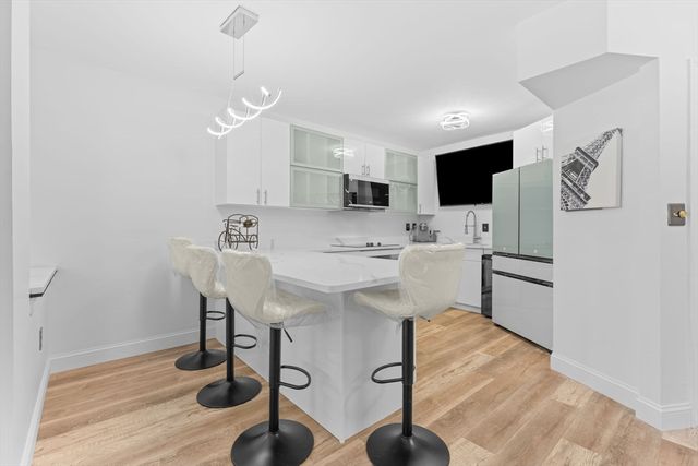 300 Lynn Shore Dr 210, Lynn, MA 01902