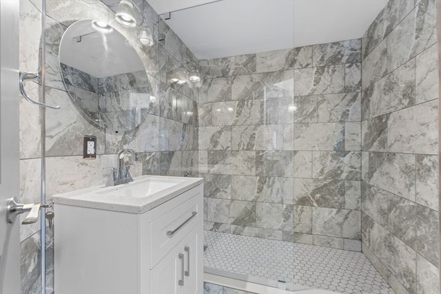 300 Lynn Shore Dr 210, Lynn, MA 01902
