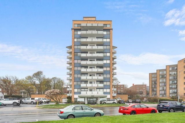 300 Lynn Shore Dr 210, Lynn, MA 01902