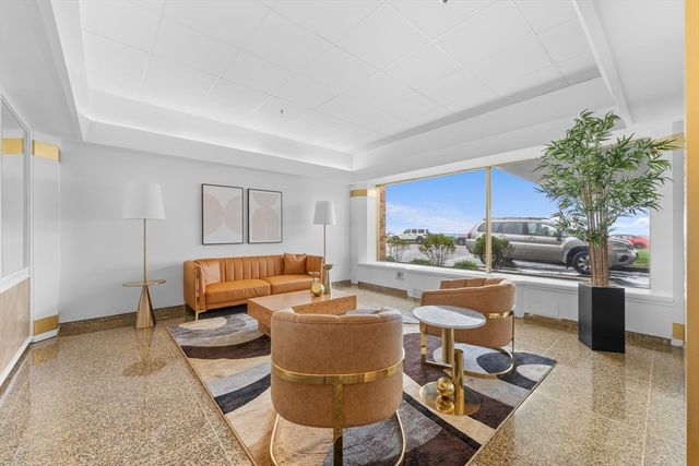 300 Lynn Shore Dr 210, Lynn, MA 01902